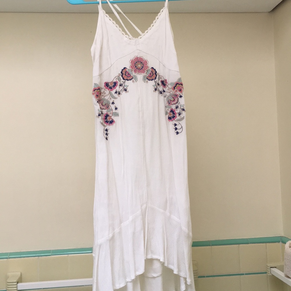 O'Neill cute boho embroidered cream colored soft gauzy fabric great condition.